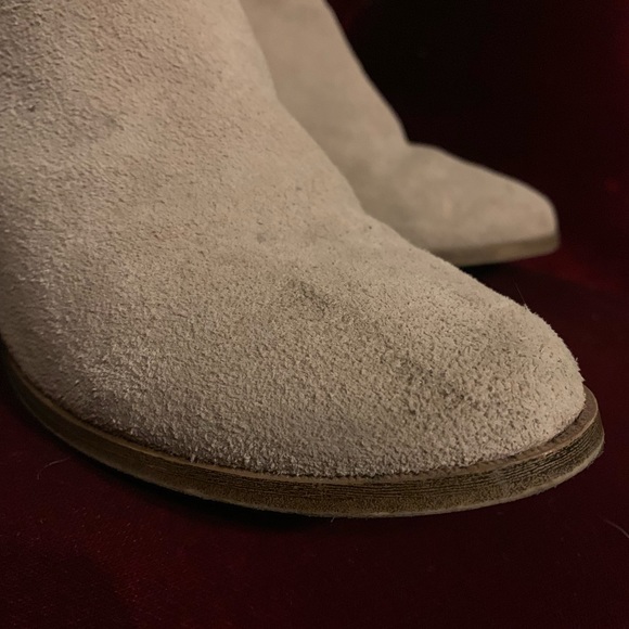 White suede ankle boots. - Picture 4 of 4